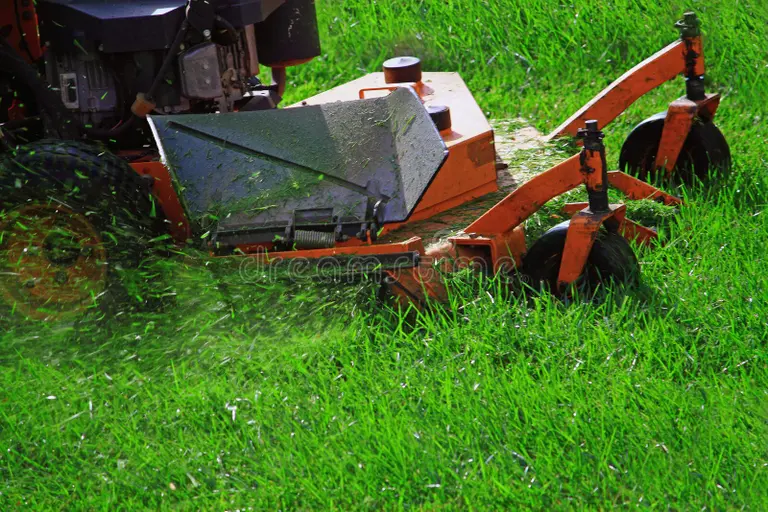 commercial-landscaping-lawn-mower
